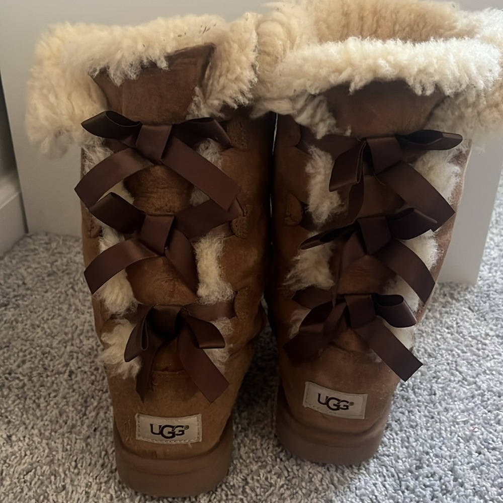 bailey bow uggs - Picture 2 of 2
